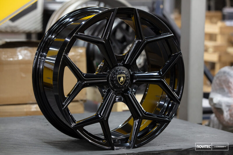 Picture of Vossen x Novitec NL4-Cl 21x13in - Centerlock - ET57 - Gloss Black Lamborghini Aventador Rear Wheel