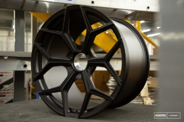 Picture of Vossen x Novitec NL4-Cl 20x9in - Centerlock - ET36 - Satin Black Lamborghini Huracan Front Wheel