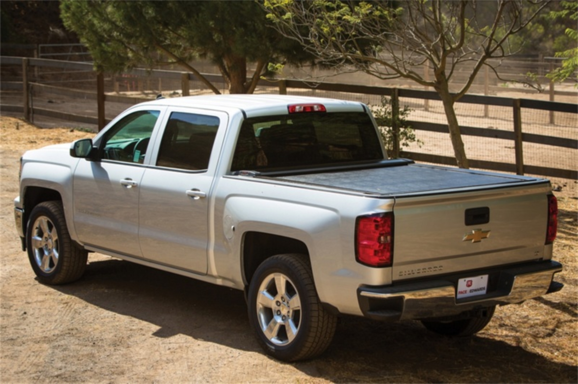 Picture of Pace Edwards PE Switchblade Retractable Bed Covers - SMD7833
