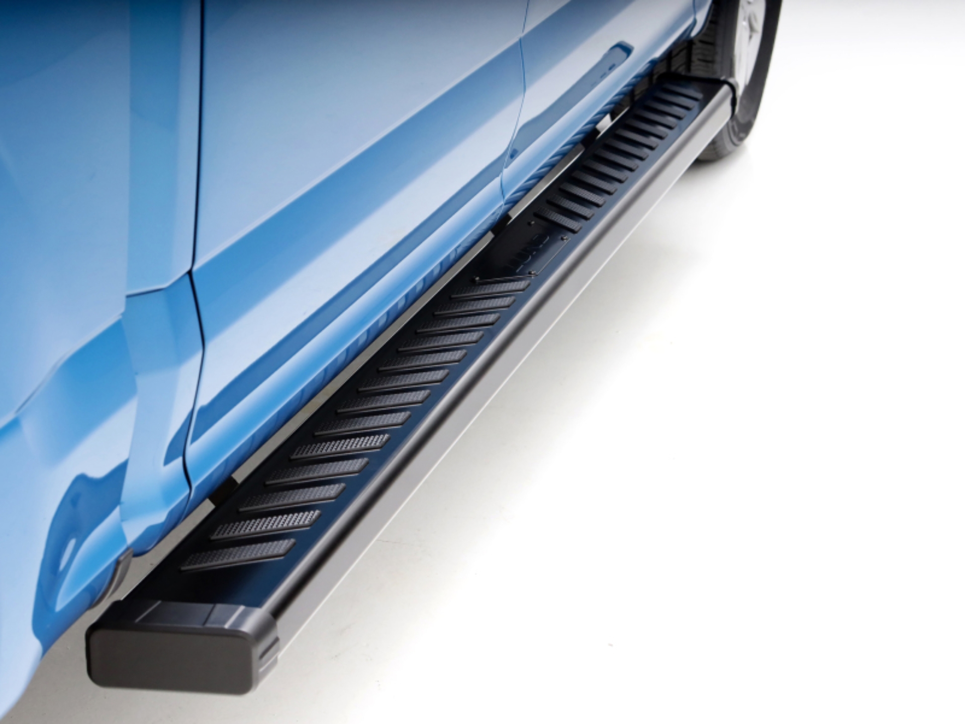 Picture of LUND LND Summit Rdg 2.0 Run Boards Running Boards - 28565033