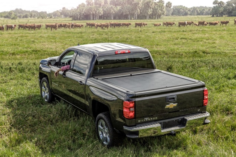 Picture of Roll-N-Lock RNL M-Series Tonneau Cover - LG103M