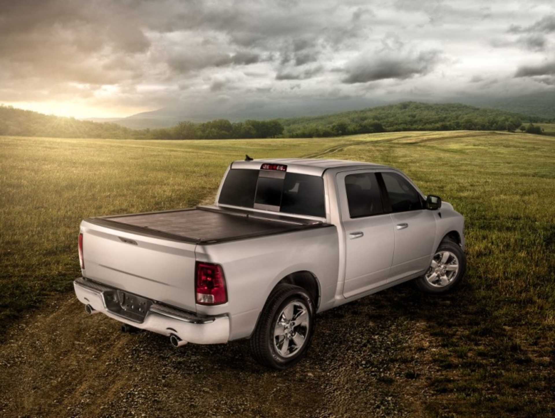 Picture of Roll-N-Lock RNL M-Series Tonneau Cover - LG456M