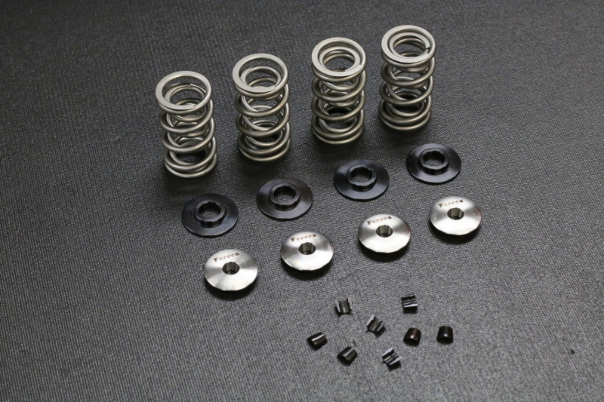 Picture of Ferrea FER Valve Spring Kits Valve Springs, Retainers - KT4004