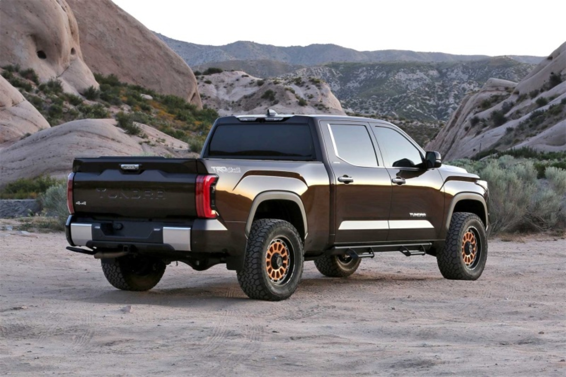 Picture of Fabtech FAB Spacer Kit Rear Lift Kits - FTS26111
