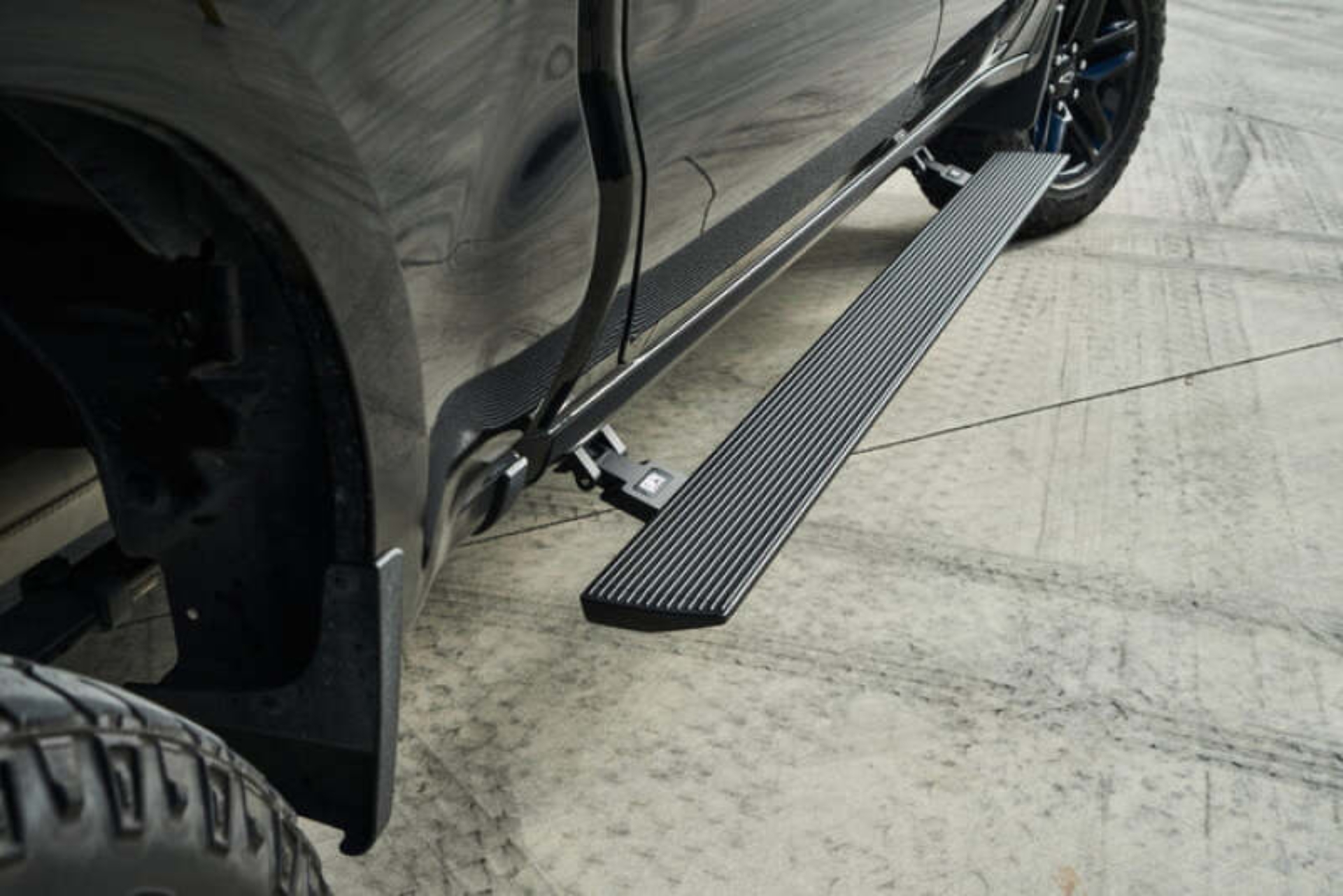 Picture of Body Armor 4x4 BOS E-Power Side Steps - FD-4500
