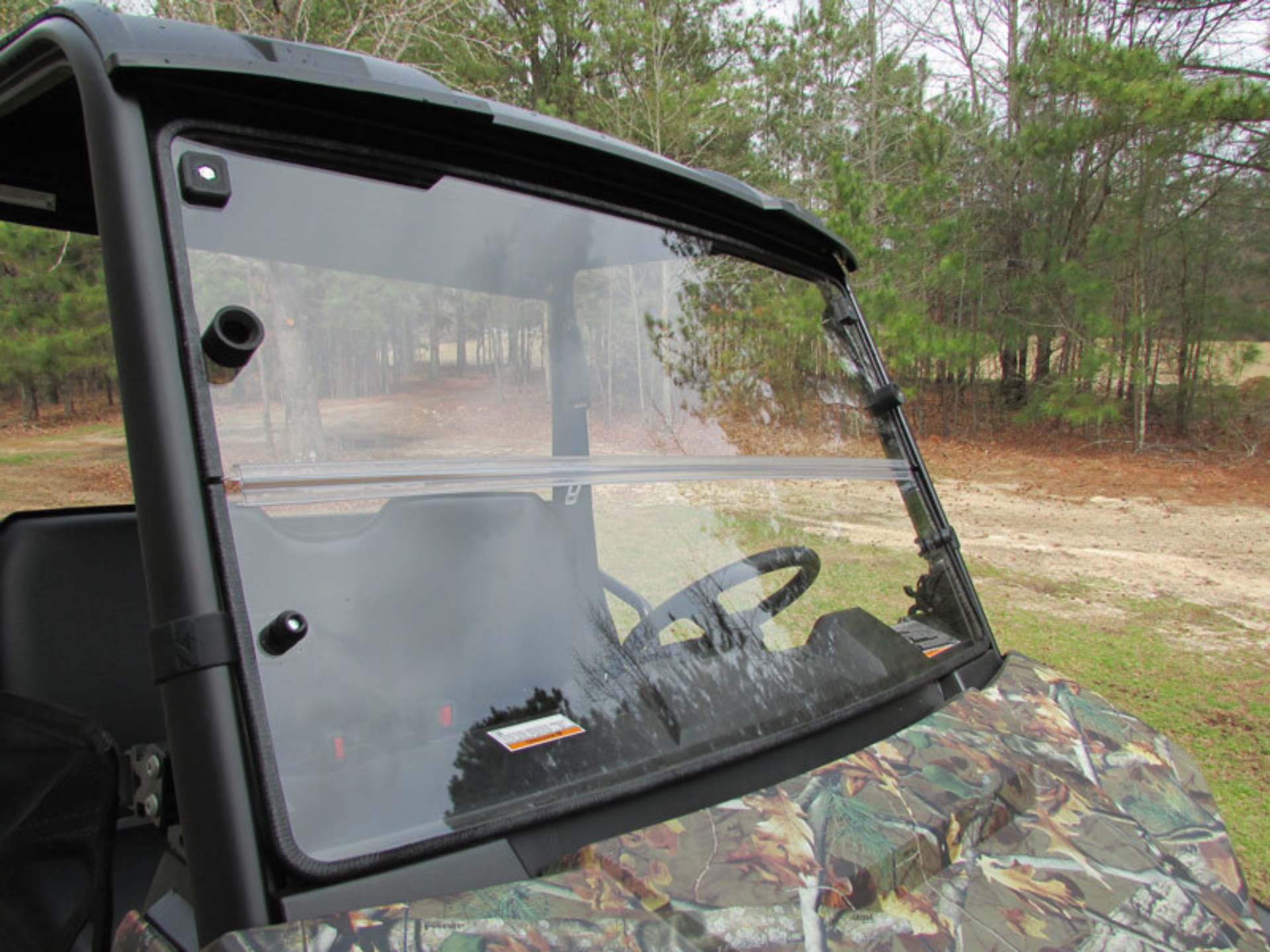 Picture of Seizmik 15-23 Polaris Ranger 500/ 570/ EV Mid-Size Windshield Versa-Fold Non-Coat