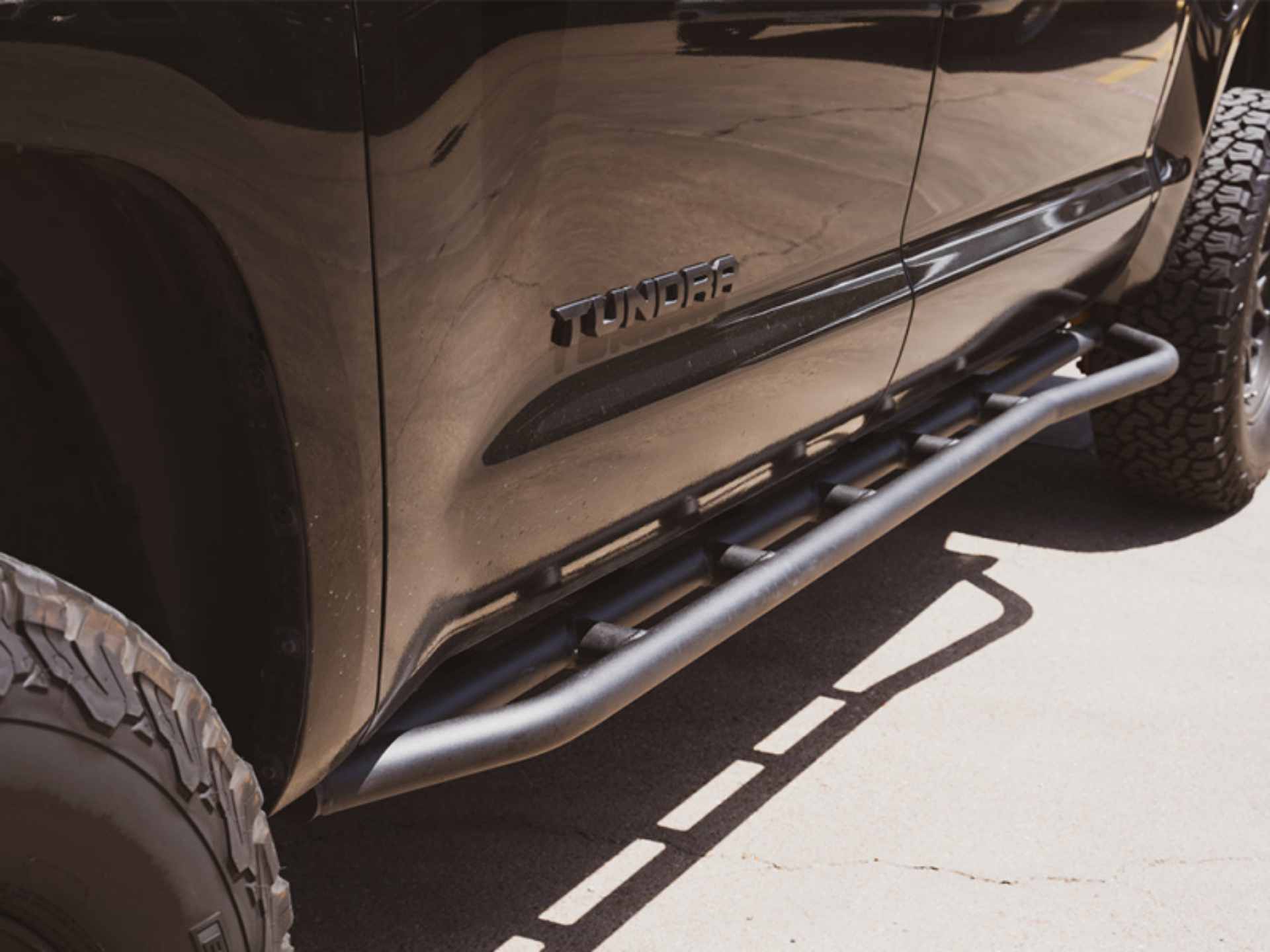 Picture of Cali Raised 14-21 Toyota Tundra Trail Edition Rock Sliders - Kick Out / BedLiner