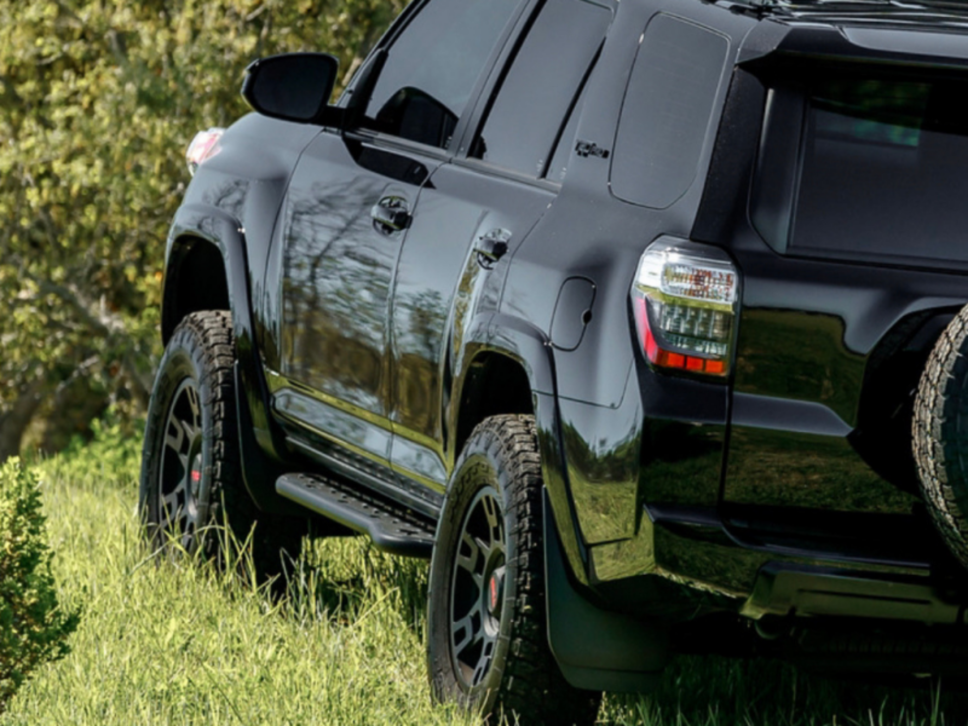 Picture of Cali Raised 10-24 Toyota 4Runner Step Ed Bolt On Rock Sliders - Kick Out/PwdrCoat Plate/Pwdr