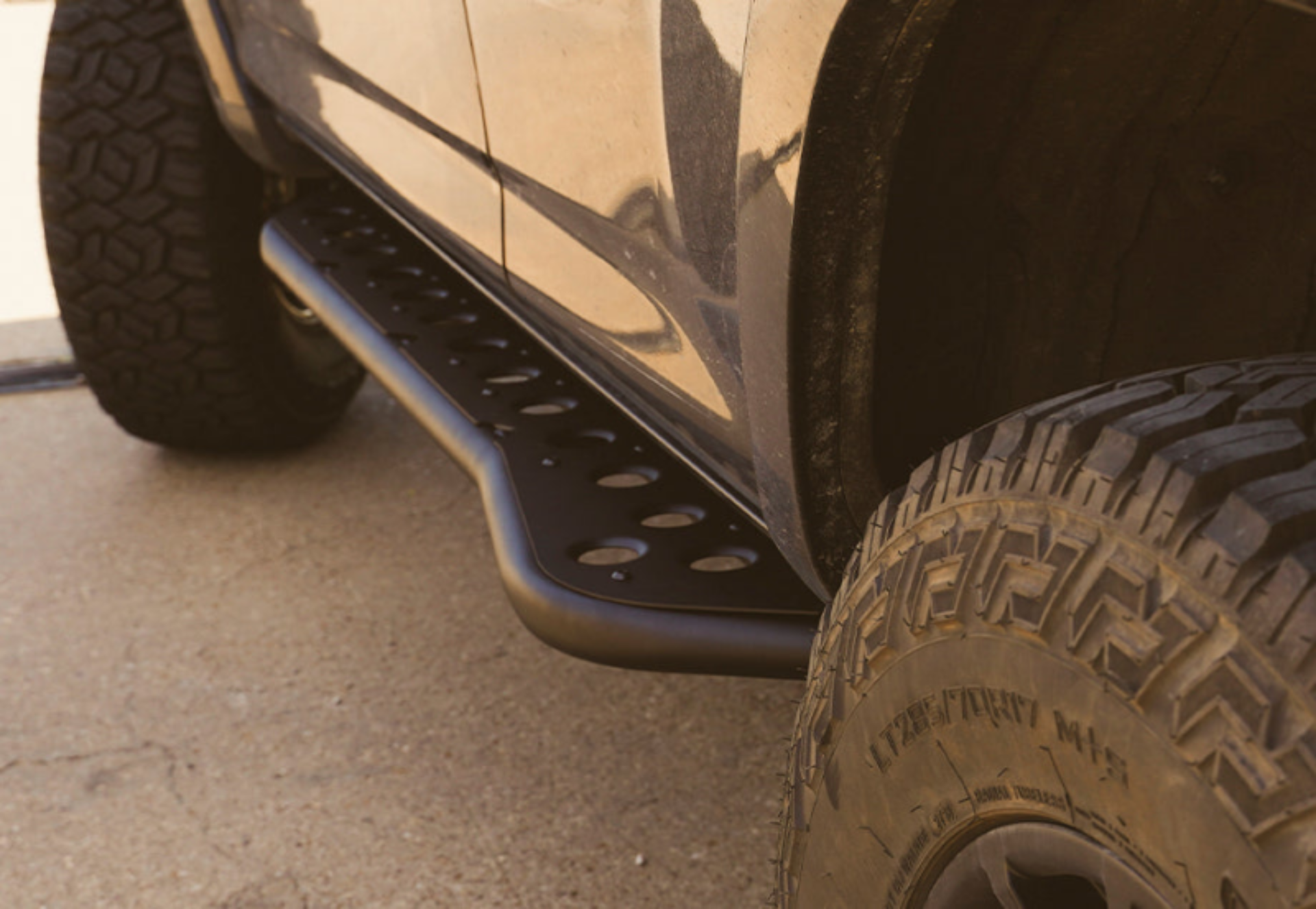 Picture of Cali Raised 03-09 Toyota 4Runner Step Ed Bolt On Rock Sliders - No Kick Out/No Filler Plate/PwdrCoat