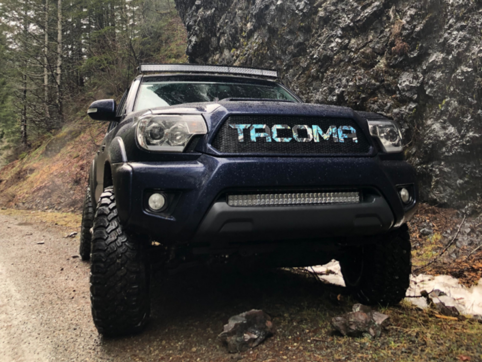 Picture of Cali Raised 05-15 Toyota Tacoma 32In Lower Bumper Flush Led Light Bar Kit - Combo No Switch