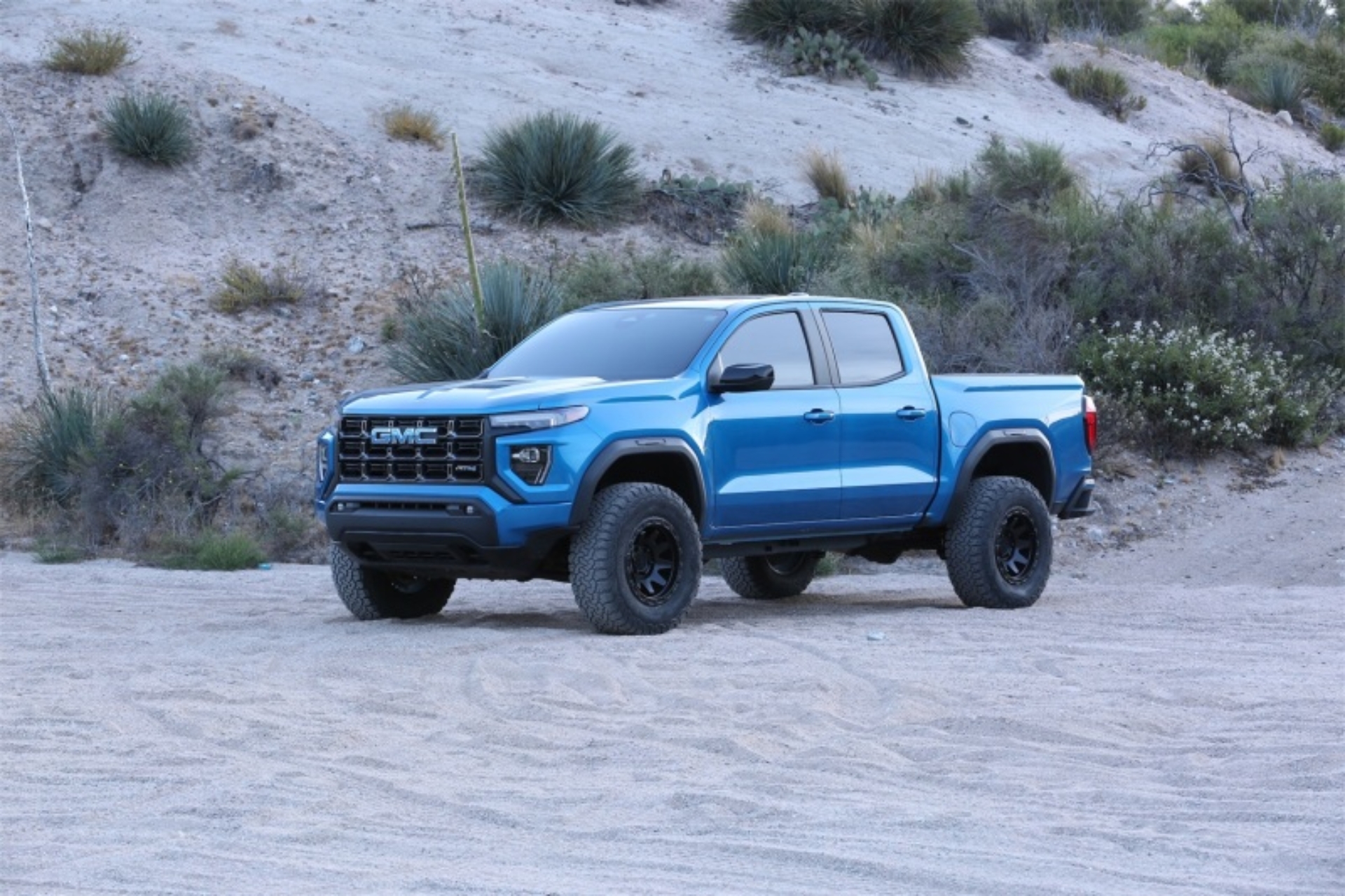 Picture of Fabtech 23-24 GMC Canyon / Chevrolet Colorado 4WD 3in Rear Dirt Logic 2.25 N/R Shock Absorber