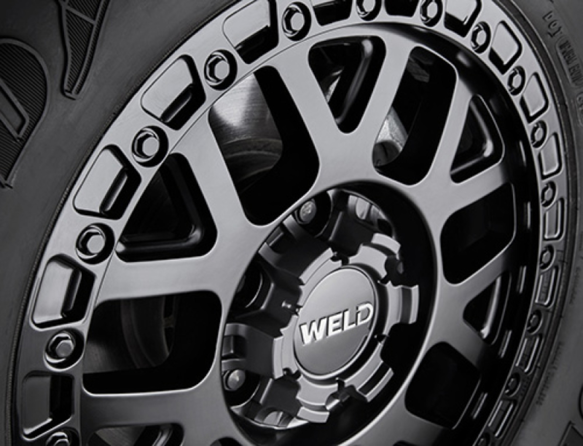 Picture of Ford Racing 21-24 Bronco (Excl Bronco Raptor) 17x8.5in Weld Wheel Kit - Black