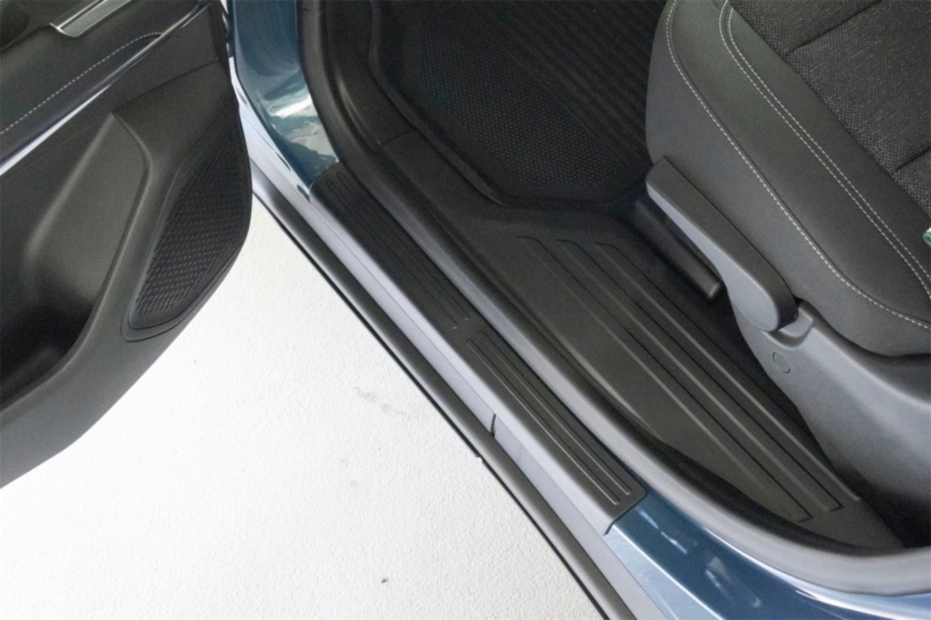 Picture of WeatherTech WT SillProtector Body Armor & Rock Rails - ST077K1